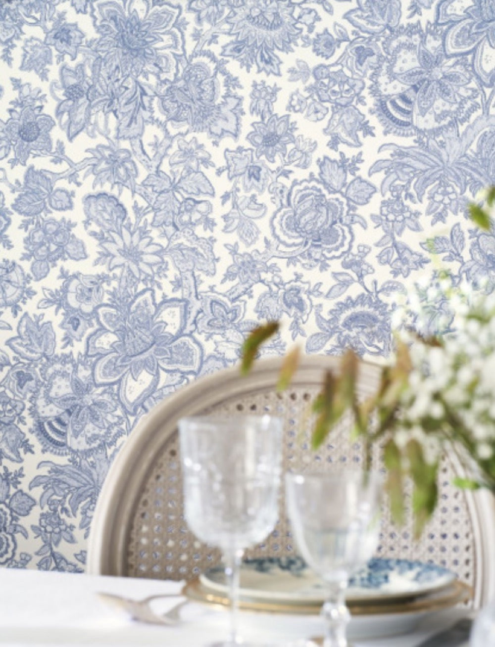 NT87946252cd Beautiful liveley vintage floral motif on designer paste the wall wallpaper.