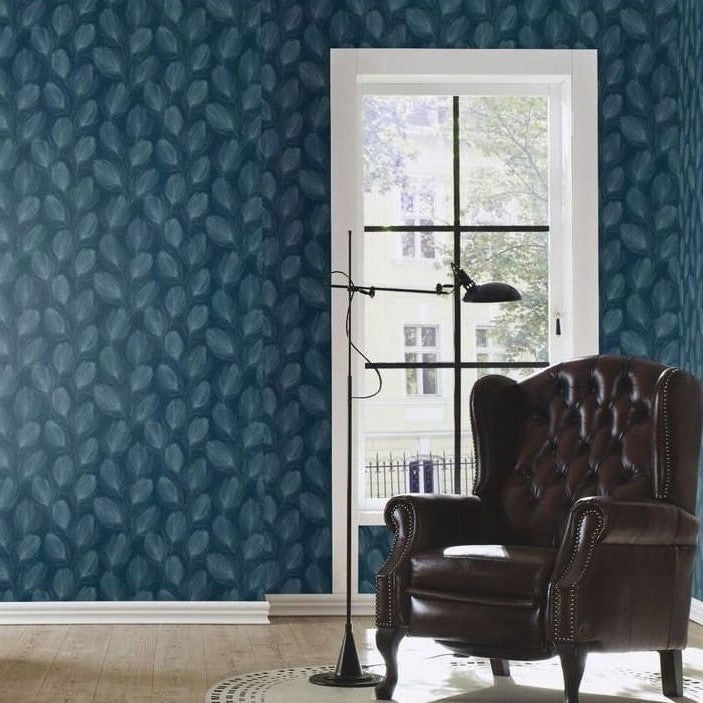 nv69977203r Fabulous silver flowing feather on a beautiful navy background. Paste the wall vinyl.