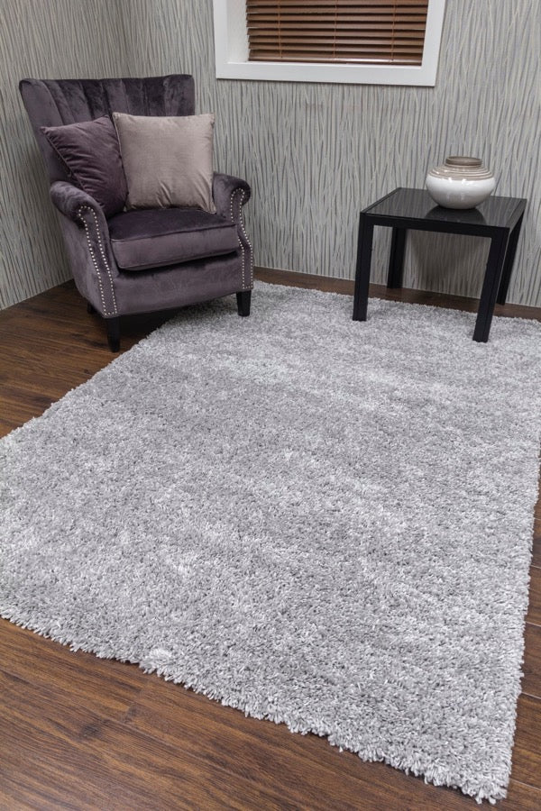 Dreamy Light Grey Gorgeous shaggy rug in light grey.
