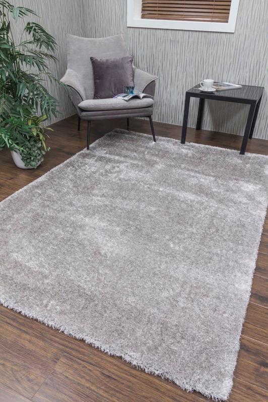 Plushe Grey Beautiful and luxurious plush shaggy rug in grey.