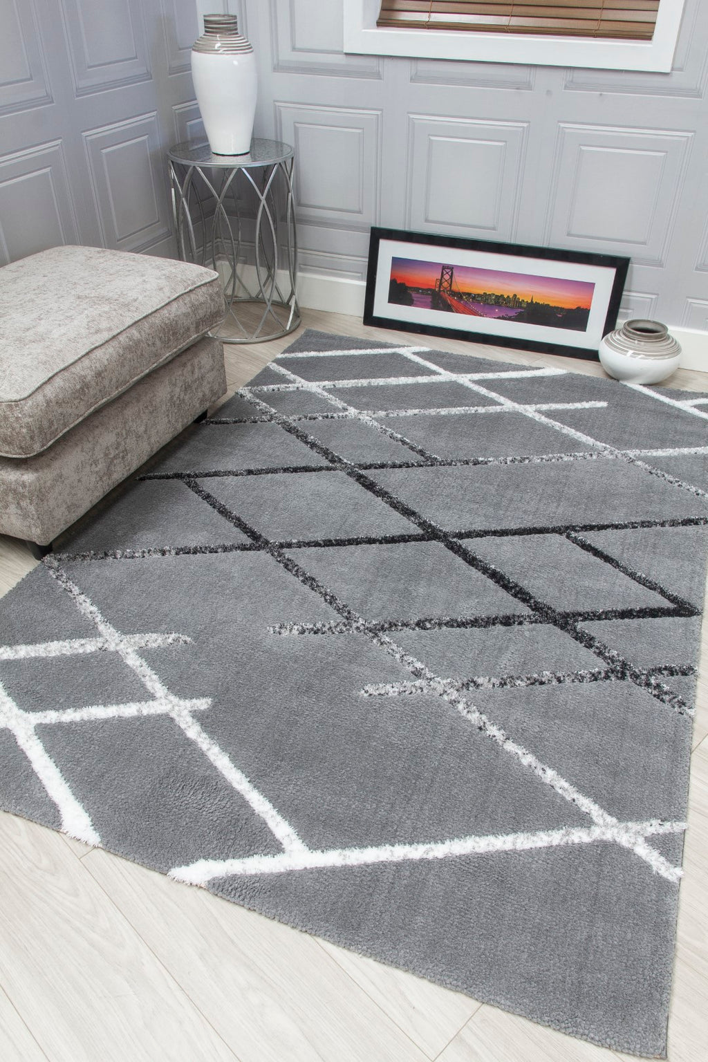 Synergy Connec Grey Gorgeous grey geometric rug.